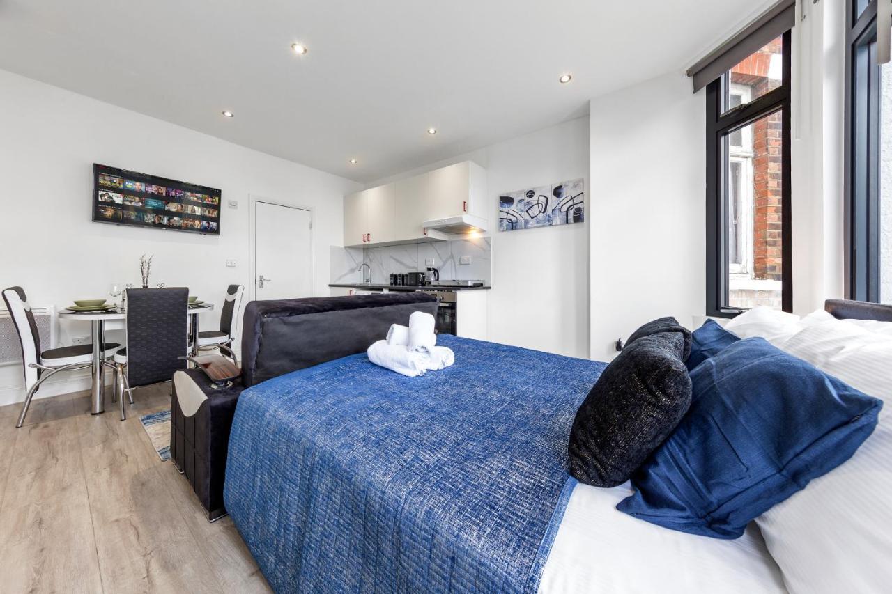 Comfy 1Bdr - 30Mins To Central Ldn - Parking The Hyde Екстер'єр фото