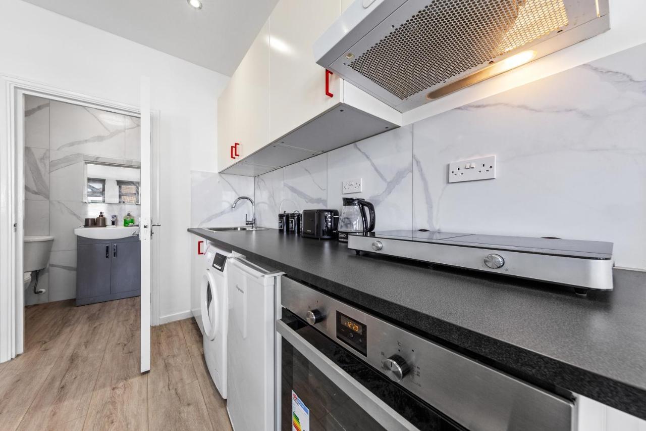 Comfy 1Bdr - 30Mins To Central Ldn - Parking The Hyde Екстер'єр фото